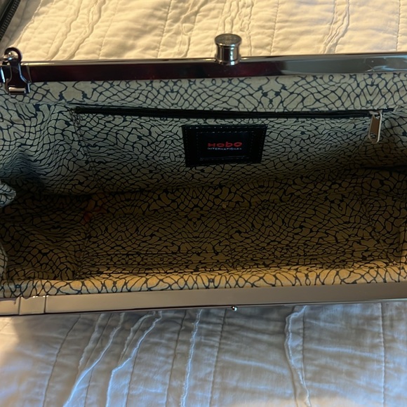 Chic Black Patent Leather HOBO shoulder bag - Picture 4 of 15